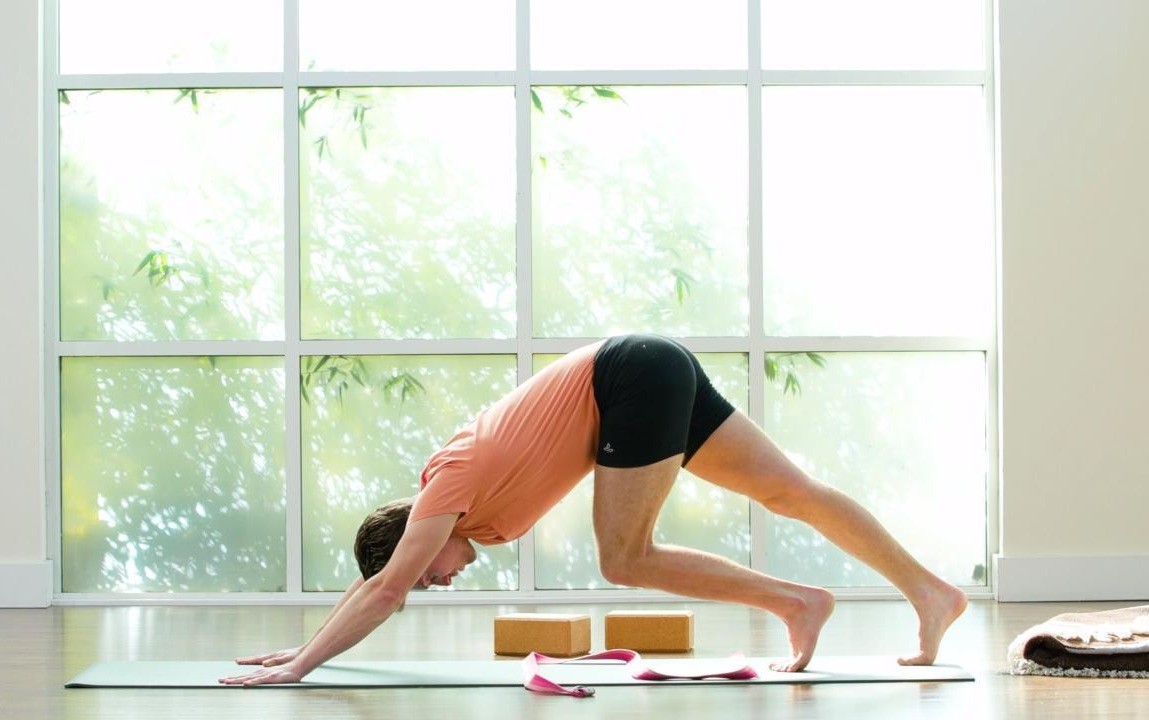Adho Mukha Vrksasana